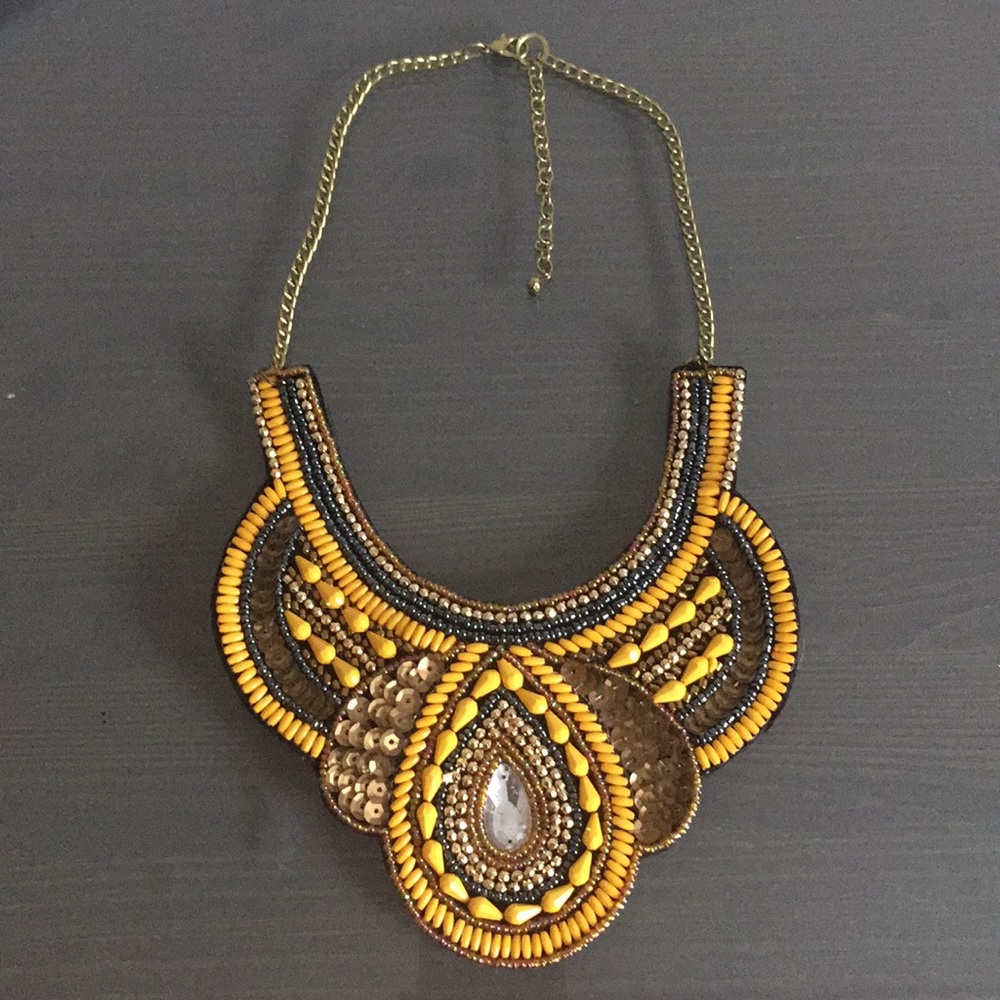 🌼Beaded bib necklace